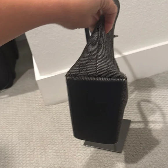 Gucci Black Monogram Tote Bag - Picture 5 of 8